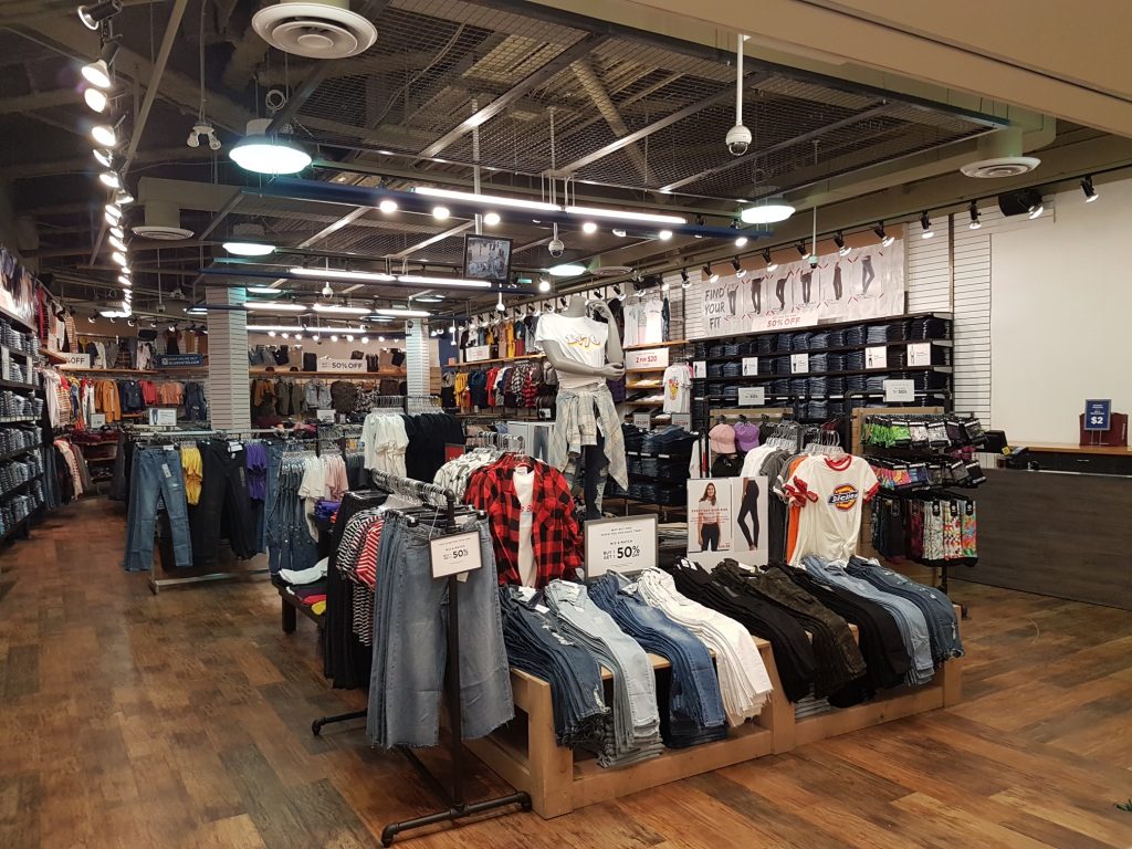 Bluenotes Masonville Mall London YM Inc. Fashion House